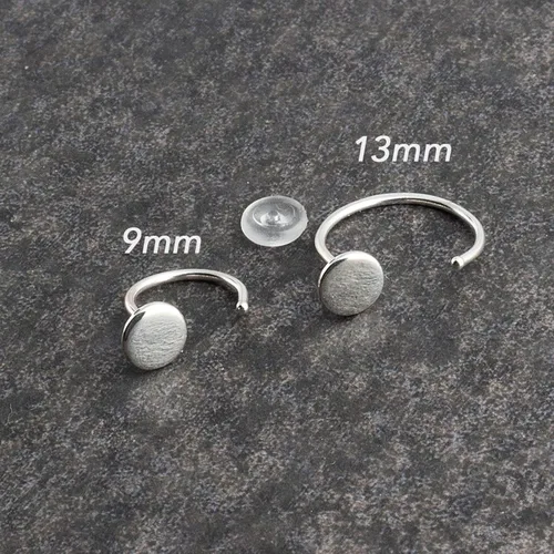 Vista 8 de Half Huggie - Aretes de aro de plata para mujer, aretes pequeños para cartílago, piedra natal, hipoalergénicos, con parte trasera de rosca