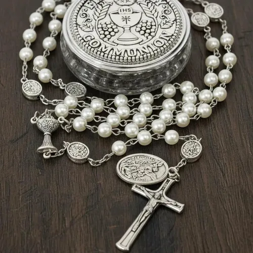 Vista 5 de Nazareth Store Collar de rosario de perlas de 0.315 in con medalla de San Miguel y centro de mesa de cáliz Rosarios de la Santa Comunión