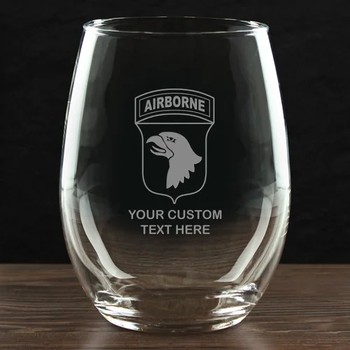 Vista 2 de 7.62 Design 101ª División Aerotransportada del Ejército de los Estados Unidos Grabada 21 oz. Copa de vino personalizada sin tallo