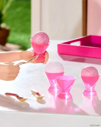 Vista 7 de Dragon Glassware x Barbie Vasos de Martini sin Tallo - Juego de 2 vasos de Martini de 7 onzas color rosa y magenta - Juego de cóctel con aislamiento