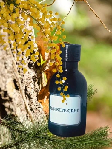 Vista 5 de INFINITY GREY EAU DE PARFUM POUR HOMME Ambar Fragancia Woody para hombre.