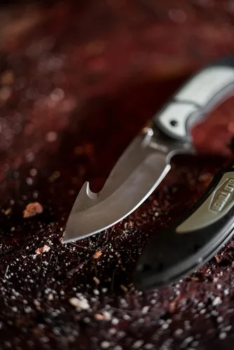Vista 5 de Old Timer Trail Boss - Cuchillo plegable con gancho intestinal de 8 pulgadas con acero inoxidable de alto carbono, mango de agarre de TPE