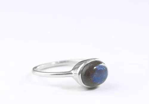 Vista 111 de Oval Birthstone Ring Bezel Set in Vermeil Gold, Sterling Silver, or Rose Gold, Stacking Birthstone Ring [rOMB]