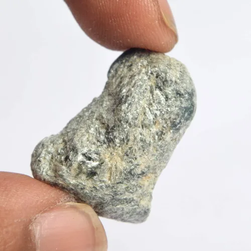 Vista 2 de Una fuchsita esmeralda verde de alta calidad de 34.50 quilates, fuchita esmeralda natural, piedra preciosa en bruto sin cortar, Piedra preciosa