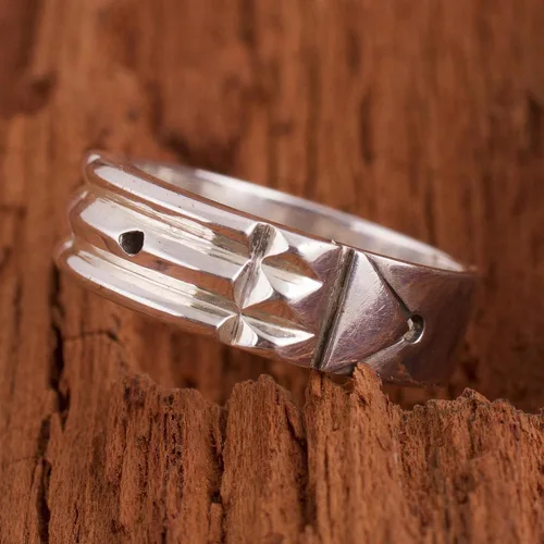 Vista 2 de NOVICA Artisan Handmade .925 Sterling Silver Band Ring Artisan Crafted Atlantis from Peru 'Atlantis Power