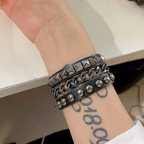 Vista 3 de TURTLEDOVE Pulsera de cuero punk - Pulsera de cuero gótico rock con cadena para fiesta