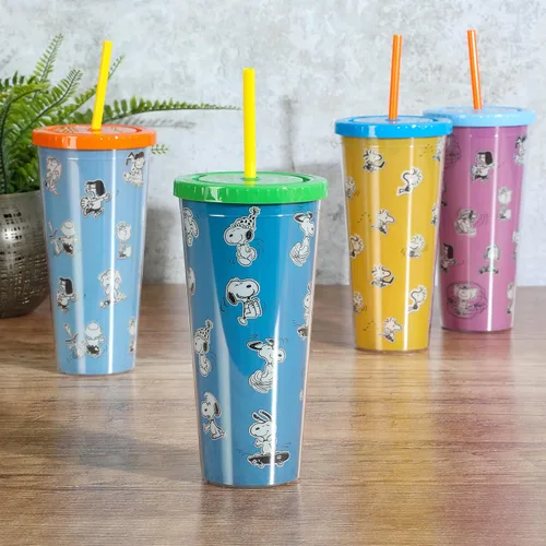Vista 2 de Peanuts Snoopy 70th Anniversary - Juego de vasos de doble pared de 23.6 onzas con tapas y pajitas