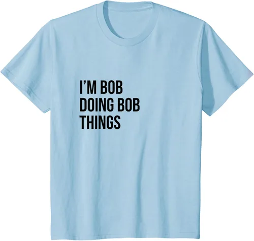 Vista 8 de Camiseta con texto en inglés "I'm Bob Doing Bob Things" Asfalto