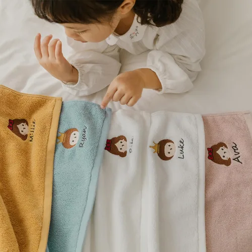Vista 4 de Toallas de mano personalizadas para niñas y niños de 19.6 x 9.8 pulgadas, toalla con nombre personalizado con bordado para baño, gimnasio y spa