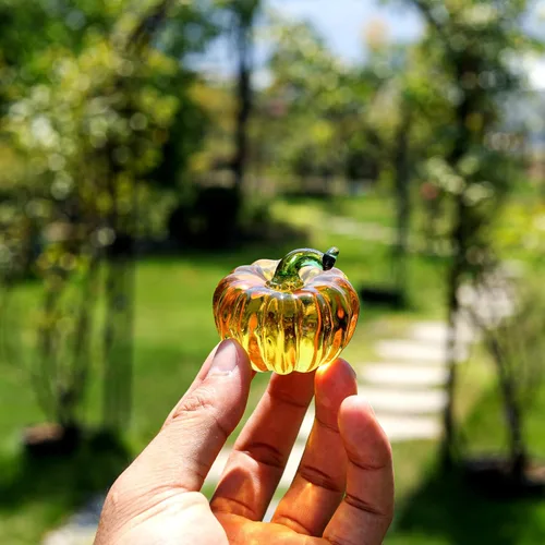 Vista 7 de LONGWIN Paquete de 1 figura de fresa de cristal y 1 figura de calabaza de cristal, fruta y verdura, decoración de cocina para el hogar