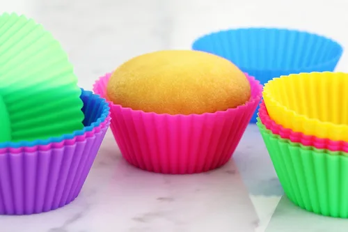 Vista 8 de New Star Foodservice 44270 Vasos de silicona reutilizables para hornear y forros para cupcakes, juego de 24