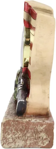 Vista 5 de Ebros Gift Patriótico Americano veterano militar soldado caído Estados Unidos Old Faithful Flag Rifle y táctico Camo casco escritorio mesa reloj