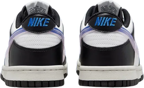 Vista 877 de Nike Kid's Dunk Low Sneaker
