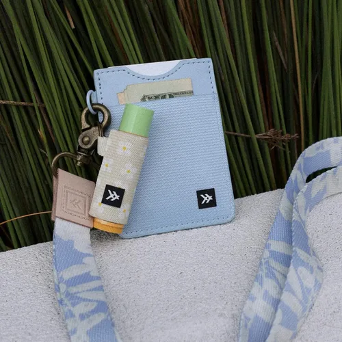 Vista 5 de Thread Wallets - Cartera delgada de diseño minimalista con tarjetero vertical.