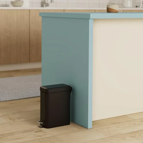 Vista 2 de Home Zone Living 1.3 galones pequeño cubo de basura para baño con tapa y pedal de paso, cesto de basura de acero inoxidable con diseño delgado