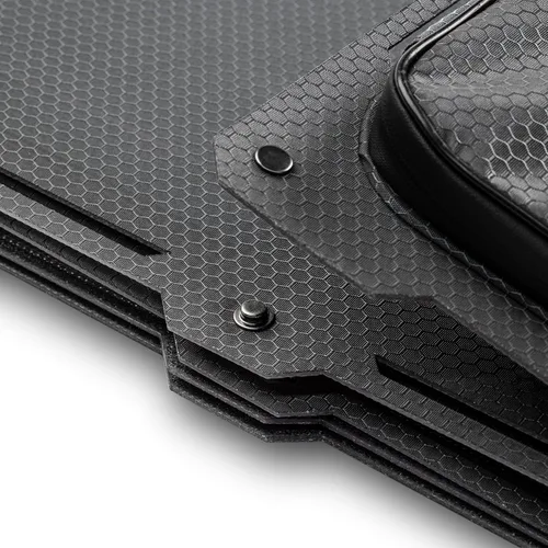 Vista 9 de Spectre - Panel solar plegable de 56 W Salida USB-C y USB-C para carga Ultraduradero, IPX7 impermeable, diseño encadenable, potencia solar fuera