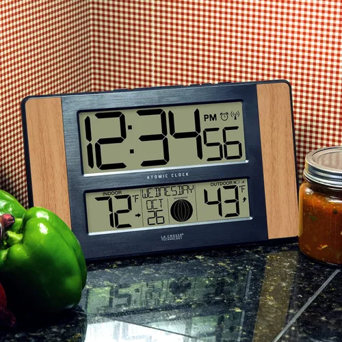 Vista 7 de La Crosse Technology 513 – 1417 Atomic reloj digital con temperatura exterior, acabado en roble