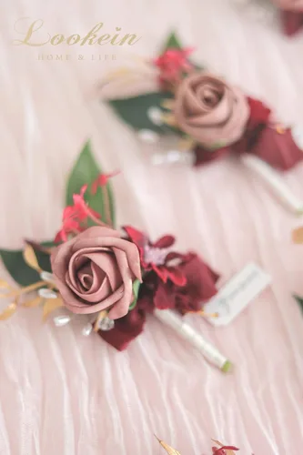 Vista 2 de Lookein Juego de 2 Boutonniere de Boda para Hombre Flores Artificiales Boutonniere de Boda para Novio y Padrinos para Ceremonia de Boda Aniversario