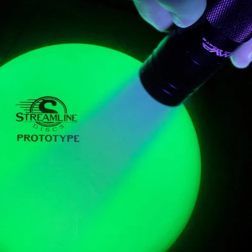 Vista 2 de MVP Disc Sports Eclipse Linterna UV Glow Disco de Golf Luz de Carga - Compacto