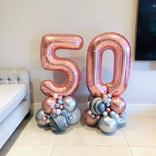 Vista 5 de Globos de 101,6 cm con número 50 en color oro rosa, globos gigantes de aluminio de 50, globos de helio con número digital en oro rosa, globos de oro