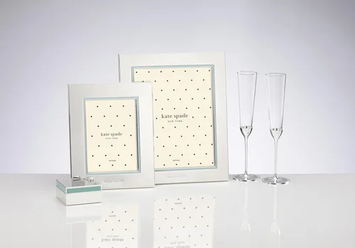 Vista 2 de Kate Spade New York Take The Cake - Marco de 5 x 7 pulgadas, 1.6 libras, metálico