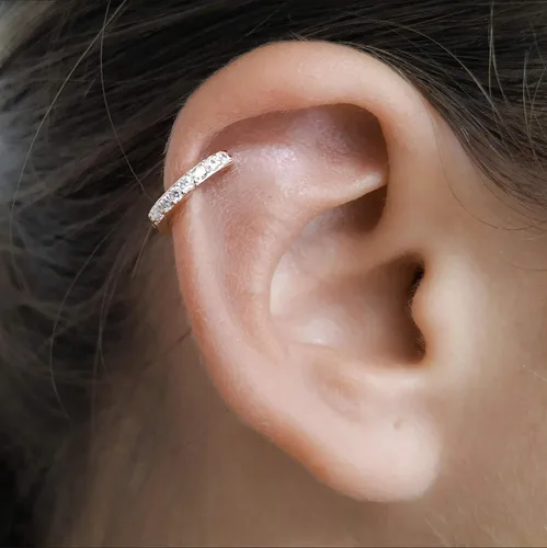 Vista 2 de Diamond Helix Piercing de plata 925 pavé cartílago hexagonal pendiente CZ