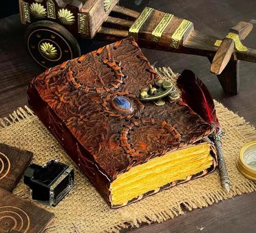 Vista 7 de SH SHIFAA HANDICRAFT Hocus Pocus - Diario de cuero con triple luna