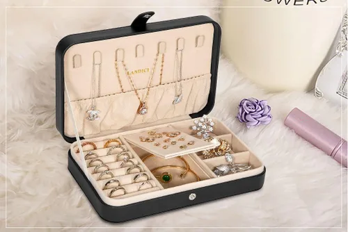 Vista 8 de LANDICI - Caja de joyería pequeña para mujeres y niñas, estuche organizador de joyería de viaje de cuero PU, soporte portátil para almacenamiento