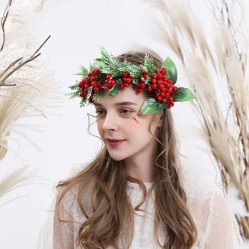 Vista 3 de Diadema de corona de Navidad con bayas rojas, corona de hojas verdes, guirnalda para fiesta de boda en el bosque, corona de pelo para mujeres