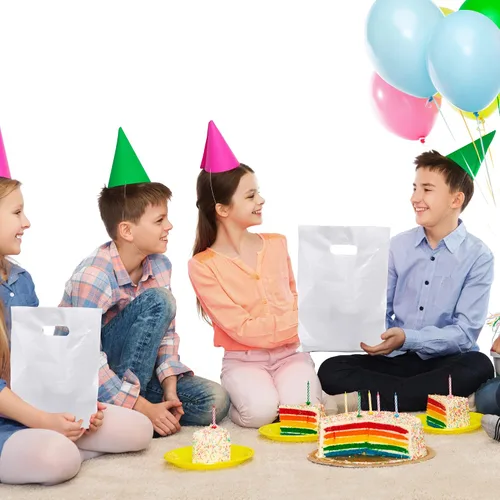 Vista 3 de 40 bolsas de regalo de plástico blanco para dulces, bolsas de plástico troqueladas para cumpleaños, baby shower, boda, fiesta