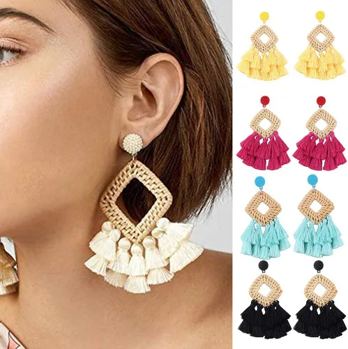 Vista 2 de CHoppyWAVE Pendientes de moda para mujer estilo bohemio diseño de rombos huecos de ratán con borlas color azul