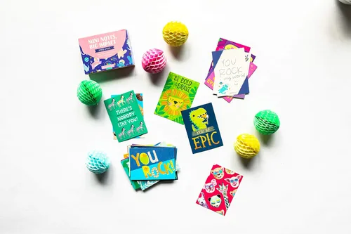 Vista 7 de American Greetings Mini tarjetas de notas para niños, esparce sonrisas (40 unidades)