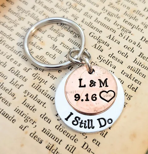 Vista 13 de Tucker's Trinkets And Treasures Personalized Anniversary Year Penny, I Still Do Key Chain, Wedding Anniversary, Couples Gift