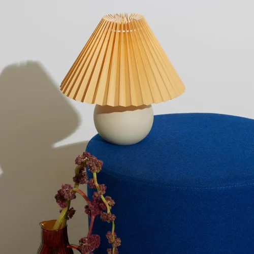 Vista 5 de Brightech Serena - Lámpara LED de mesa, pequeña lámpara de cerámica moderna de 10 pulgadas con pantalla plisada para mesita de noche, escritorio