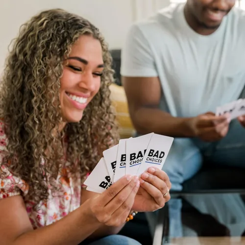 Vista 8 de BAD CHOICES Juego de fiesta + set de After Dark – Divertido juego de cartas para adultos para amigos y noche de juegos Divertido juego de mesa