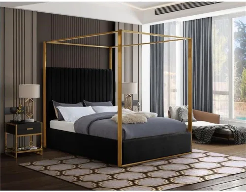 Vista 2 de Meridian Furniture JonesBlack-Q Jones Collection Modern Cama Queen tapizada contemporánea, terciopelo negro, acolchado de canal, marco de latón