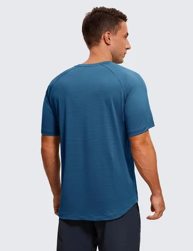 Vista 2 de CRZ YOGA Camisetas atléticas ligeras para hombre que absorben la humedad, camiseta de entrenamiento para correr, manga corta, camisetas de gimnasio