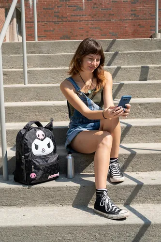 Vista 6 de AI ACCESSORY INNOVATIONS - Mochila Hello Kitty para niñas, mochila kawaii de Sanrio, mochila escolar de anime de 16 pulgadas con características 3D
