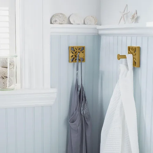 Vista 2 de Autumn Alley Dos Ganchos Dorados, Gancho para Toallas de Baño, Gancho para Bata Montado en la Pared - Ganchos Decorativos de Pared para Toalla