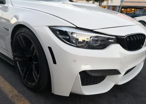 Vista 4 de iJDMTOY Marcas Laterales de Parachoques Delantero con Lente Fumada Negra Brillante Compatibles con BMW F30 F31 LCI Serie 3 320i 340i de 2016-2018