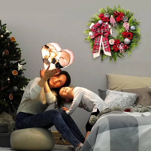 Vista 4 de Coronas de Navidad para puerta delantera, corona de puerta de Navidad artificial iluminada de 20 pulgadas con lazo de bola de piruletas de caramelo