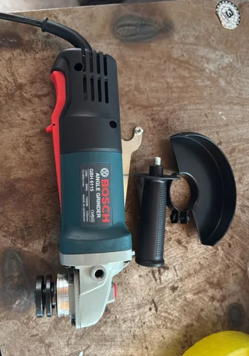 Vista 3 de Pulidora 4 pulgadas bosch para trabajo pesado