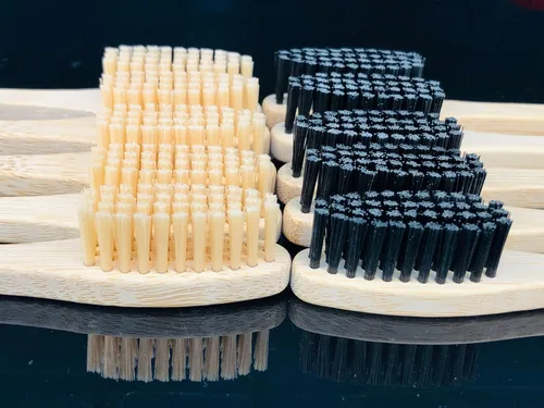 Vista 4 de Cepillo de dientes de bambú cerdas medianas, 10 cepillos de dientes de madera biodegradables a granel