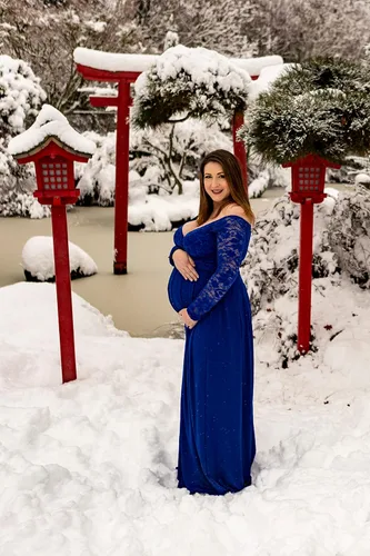 Vista 4 de Molliya - Vestido largo de maternidad de encaje y hombros descubiertos Maxi vestido elegante elástico, para baby shower y sesión de fotografías