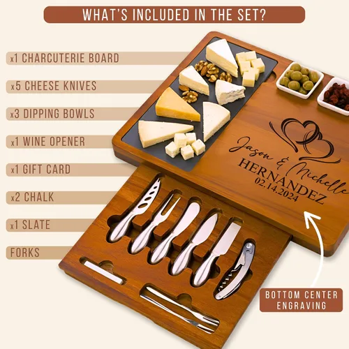 Vista 8 de Juego personalizado de tablas para charcutería de madera de acacia con cuchillos de acero inoxidable – Tabla de queso personalizada para regalo
