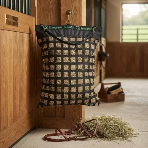 Vista 2 de Shires FreeGraze Deluxe Web Bolsa de heno - Bolsa de forraje ecuestre de alimentación lenta premium Título predeterminado