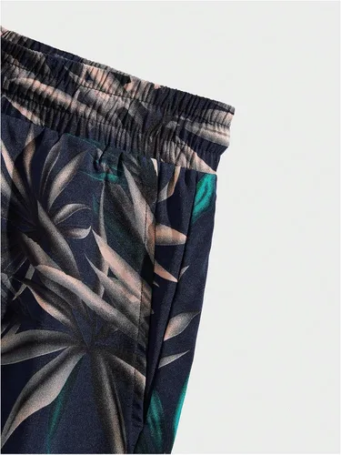 Vista 14 de GORGLITTER Conjunto de 2 piezas de camiseta gráfica de manga corta para hombre, estampado hawaiano con cordón y pantalones cortos