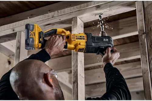 Vista 2 de DEWALT 20 V MAX* XR Taladro inalámbrico sin escobillas compacto de 1/2 pulg. para pernos y viguetas (solo herramienta) (DCD446B)