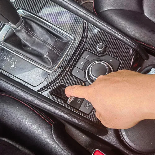 Vista 5 de AOKIO Cubierta de Panel Trim de Palanca de Cambios de Consola Central Interior para Accesorios Mazda CX5 CX-5 2017 2018 2019 2020 2021 2022 2023