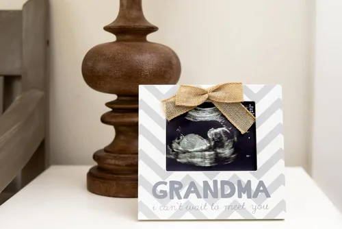 Vista 6 de Pearhead - Marco de fotos de sonograma para anuncio de embarazo para abuelas, marco de foto de ultrasonido para nuevos abuelos, recuerdo ideal
